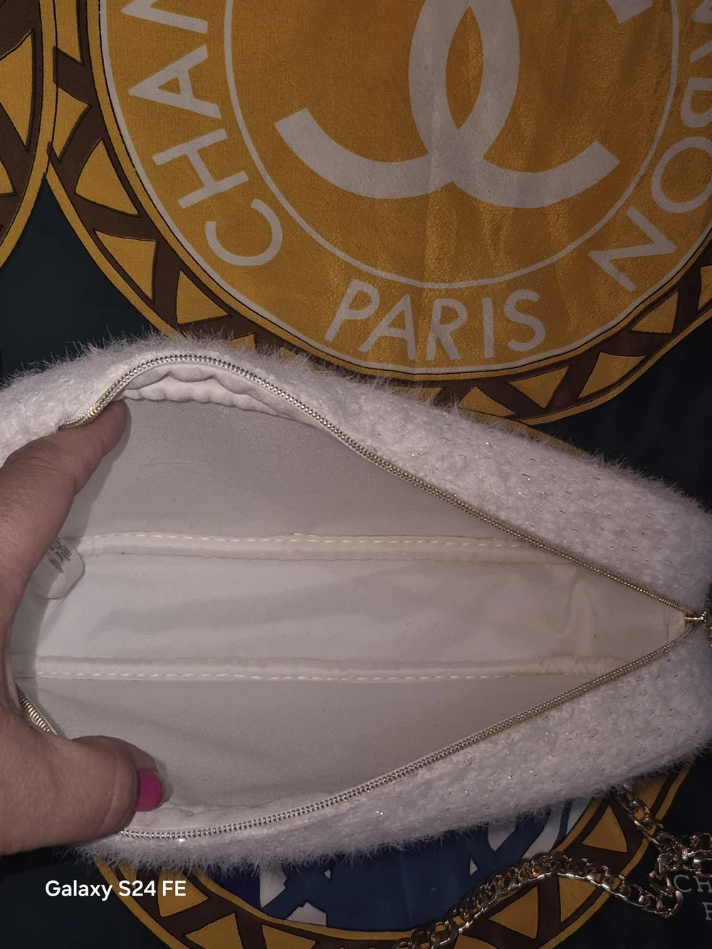CHANEL White Tweed  Crossbody Bag with Chain